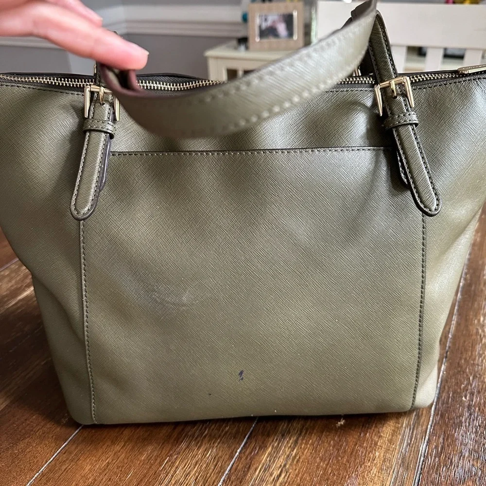 Michael Kors jet set tote bag